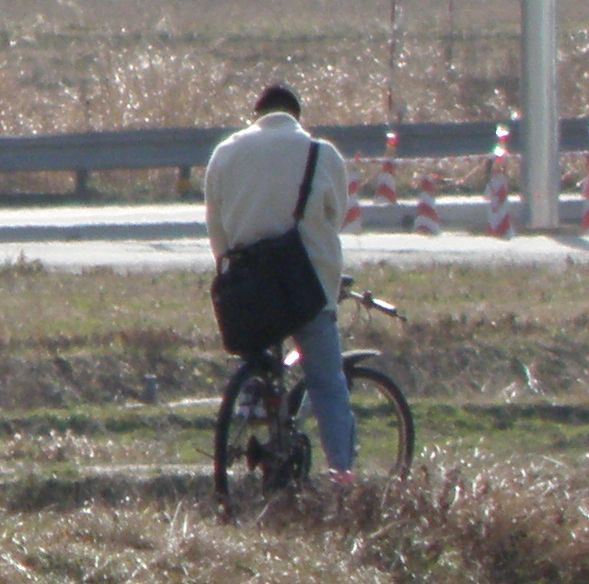 自転車に乗った男